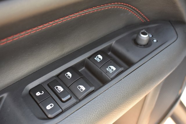 Used 2025 Jeep Compass Trailhawk AWD/4WD image 15
