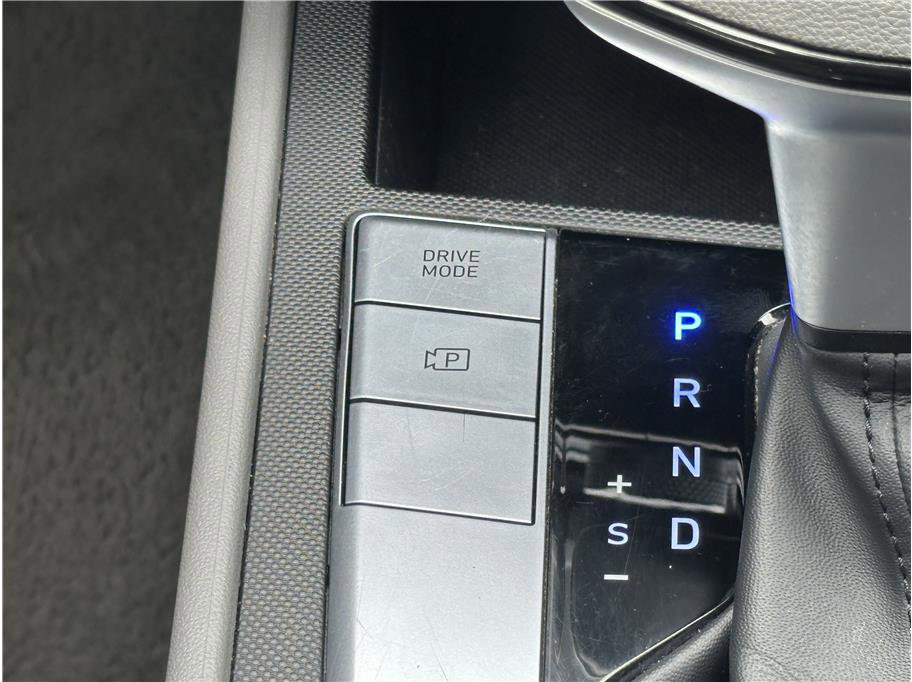Used 2024 Hyundai Elantra SE image 25