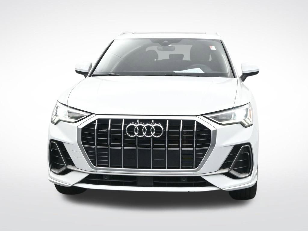 Used 2022 Audi Q3 2.0T Premium Plus w/ Premium Plus Package AWD/4WD image 2
