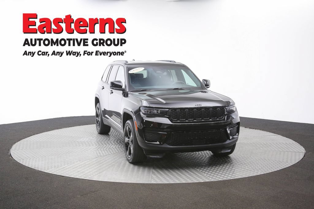 Used 2024 Jeep Grand Cherokee Altitude AWD/4WD image 52