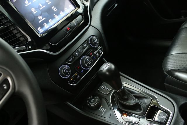 Used 2022 Jeep Cherokee Limited AWD/4WD image 21