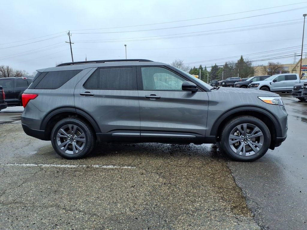 Used 2023 Ford Explorer XLT w/ Equipment Group 202A AWD/4WD image 6
