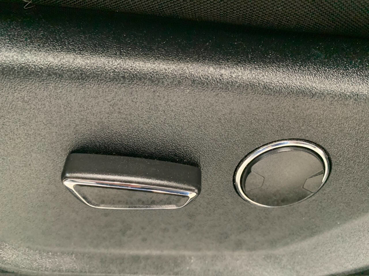 Used 2019 Ford Expedition XLT image 19