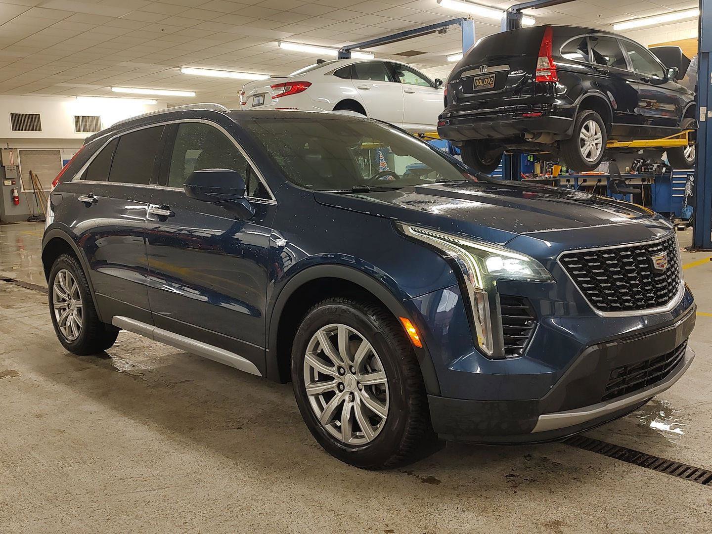 Used 2020 Cadillac XT4 Premium Luxury w/ Cold Weather Package AWD/4WD image 4