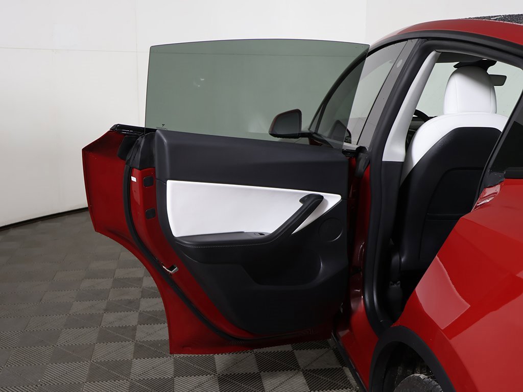 Used 2022 Tesla Model Y Long Range image 22
