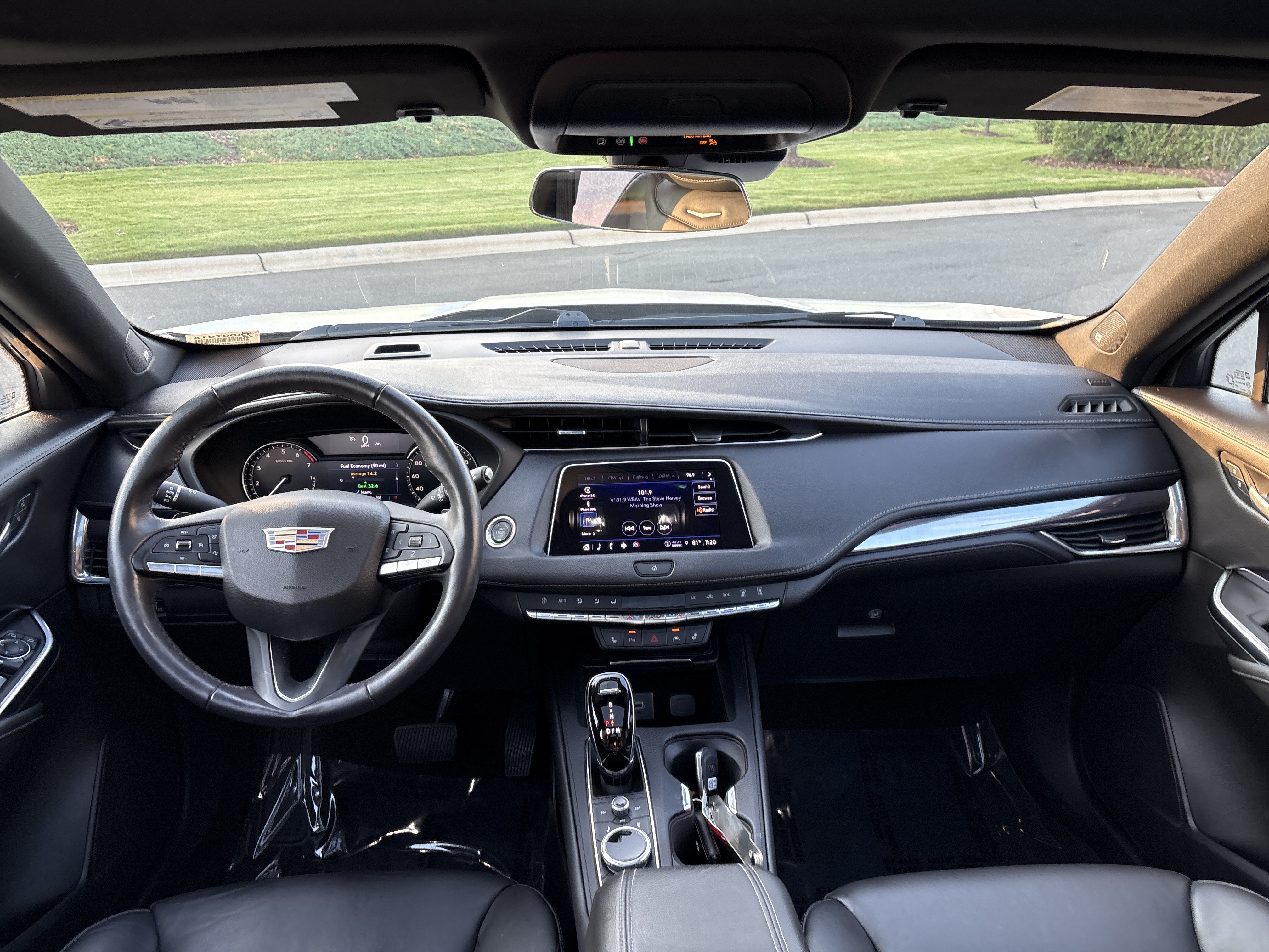 Used 2022 Cadillac XT4 Luxury w/ Cold Weather Package AWD/4WD image 21