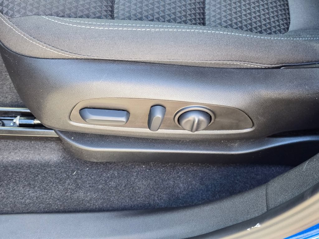 Used 2022 Chevrolet Bolt EUV LT w/ Comfort Package FWD image 23
