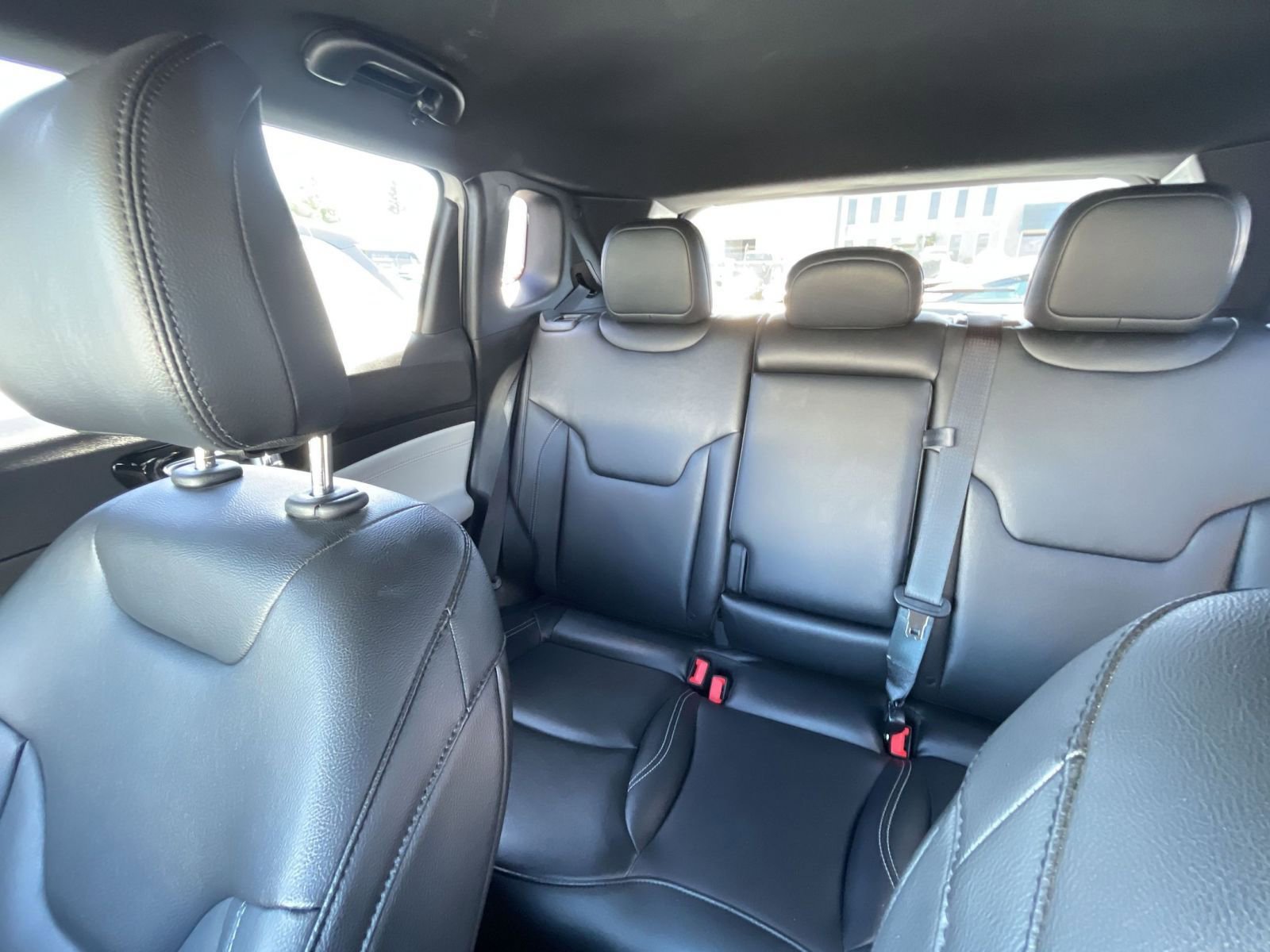 Used 2025 Jeep Compass Limited image 12