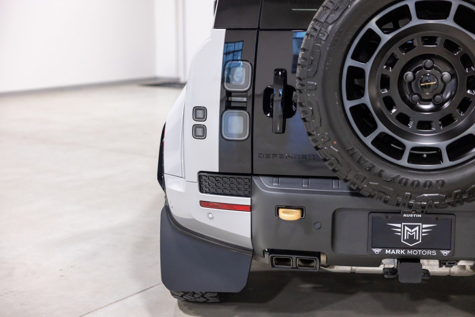 Used 2026 Land Rover Defender 110 OCTA image 14