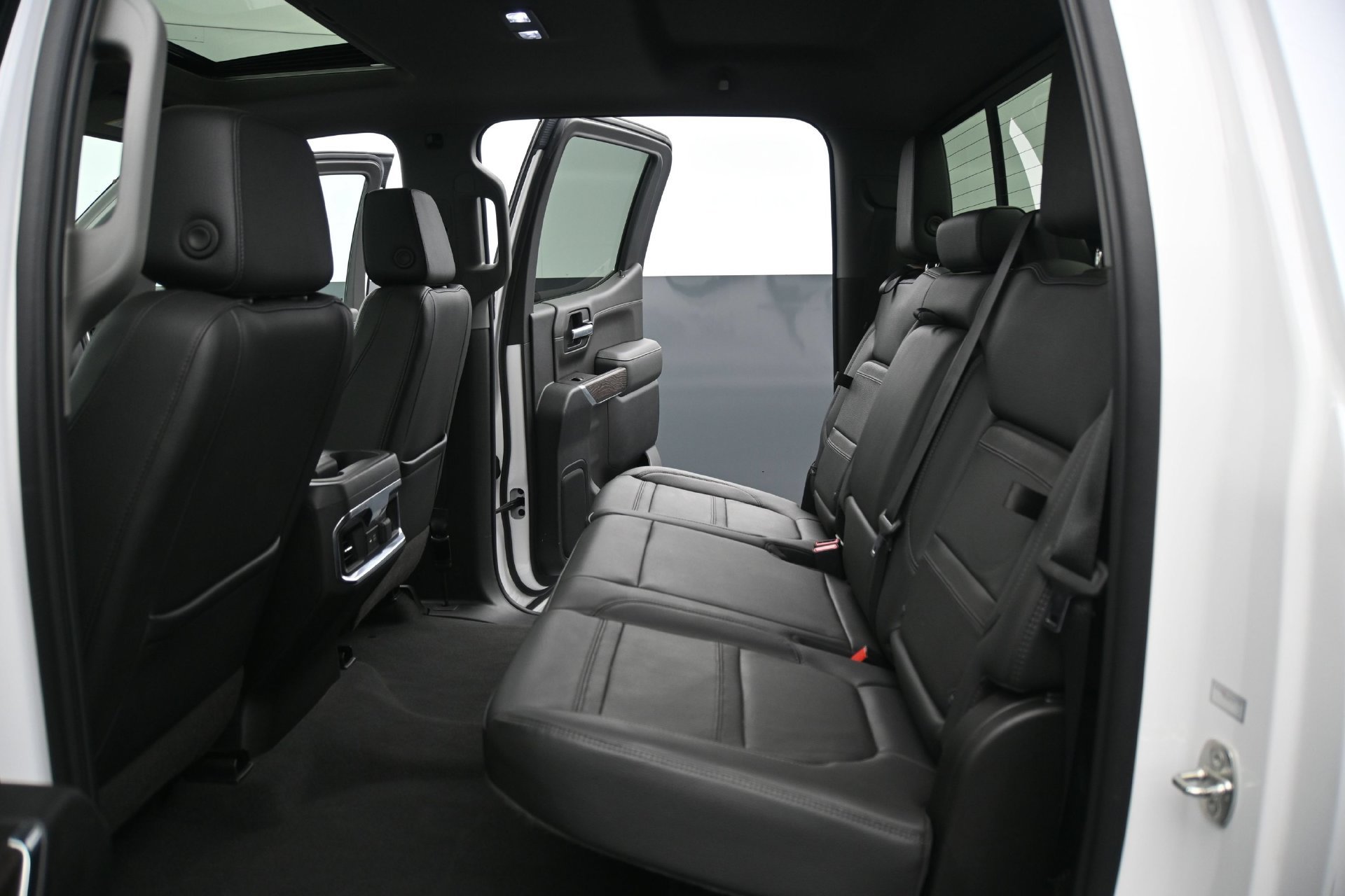Used 2022 GMC Sierra 1500 Denali w/ Denali Premium Package AWD/4WD image 16