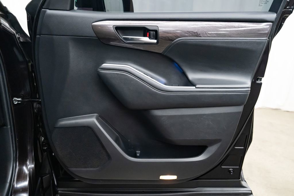 Used 2022 Toyota Highlander Limited image 28