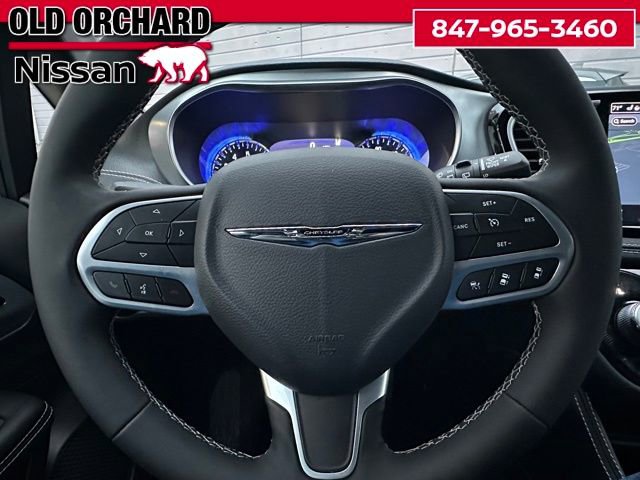 Used 2026 Chrysler Pacifica Limited image 22