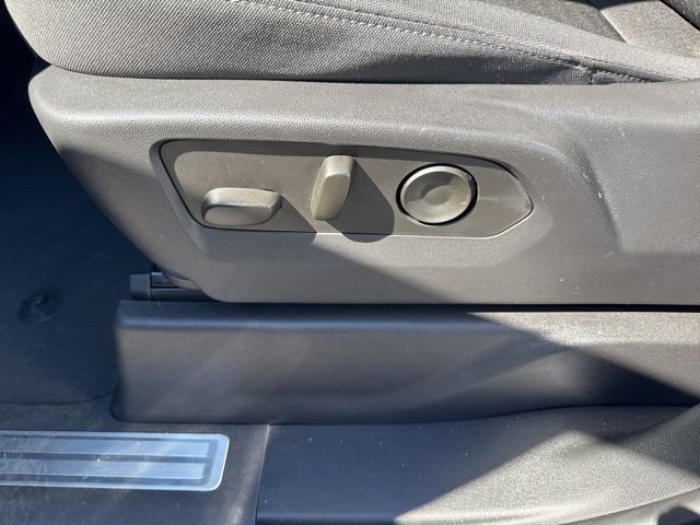 Used 2025 Chevrolet Silverado 1500 LT image 12