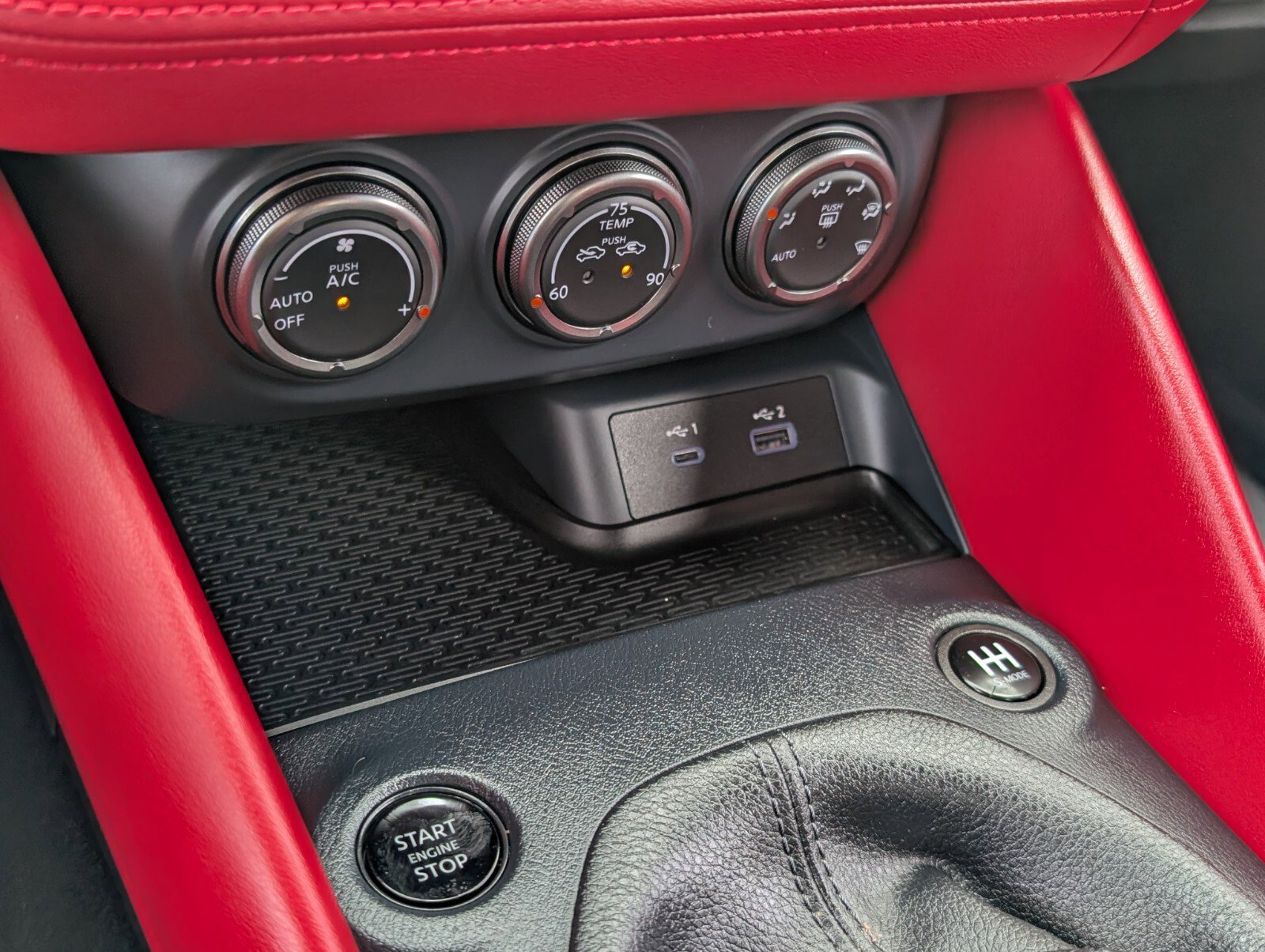 Used 2024 Nissan Z Performance w/ Floor Mat Package image 25