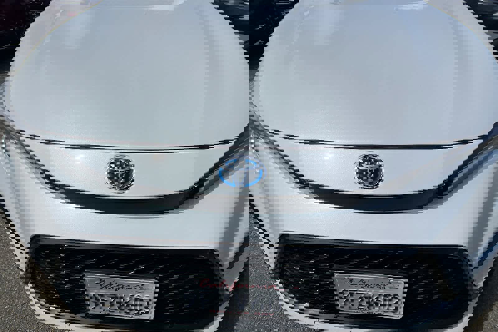 Used 2023 Toyota Corolla SE w/ Carpet Mat Package (TMS) FWD image 12