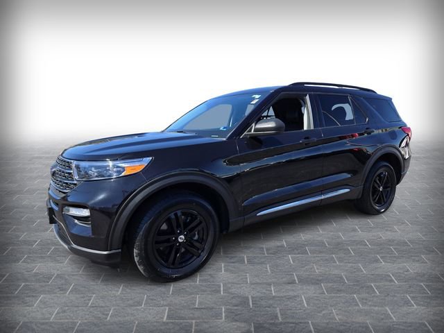 Used 2024 Ford Explorer XLT w/ Equipment Group 202A AWD/4WD image 3