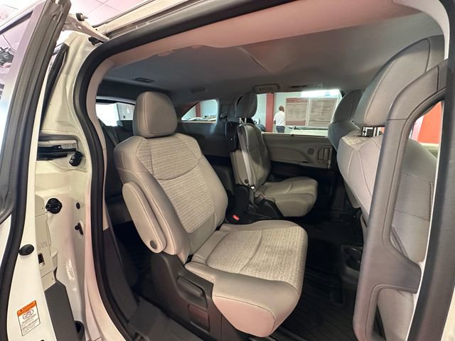 Certified 2023 Toyota Sienna LE AWD/4WD image 15