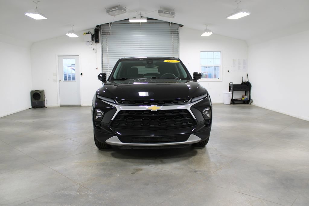 Used 2025 Chevrolet Blazer LT image 3