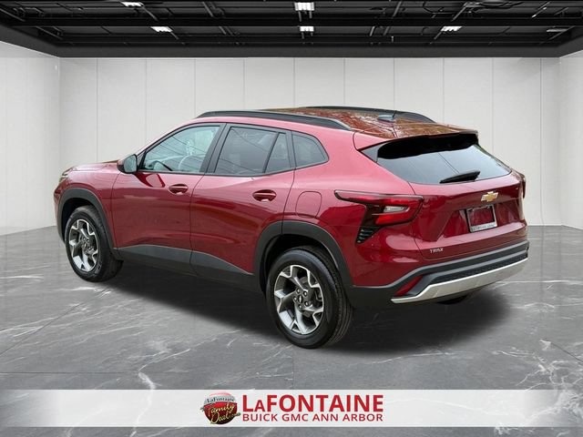 Certified 2025 Chevrolet Trax LT FWD image 3