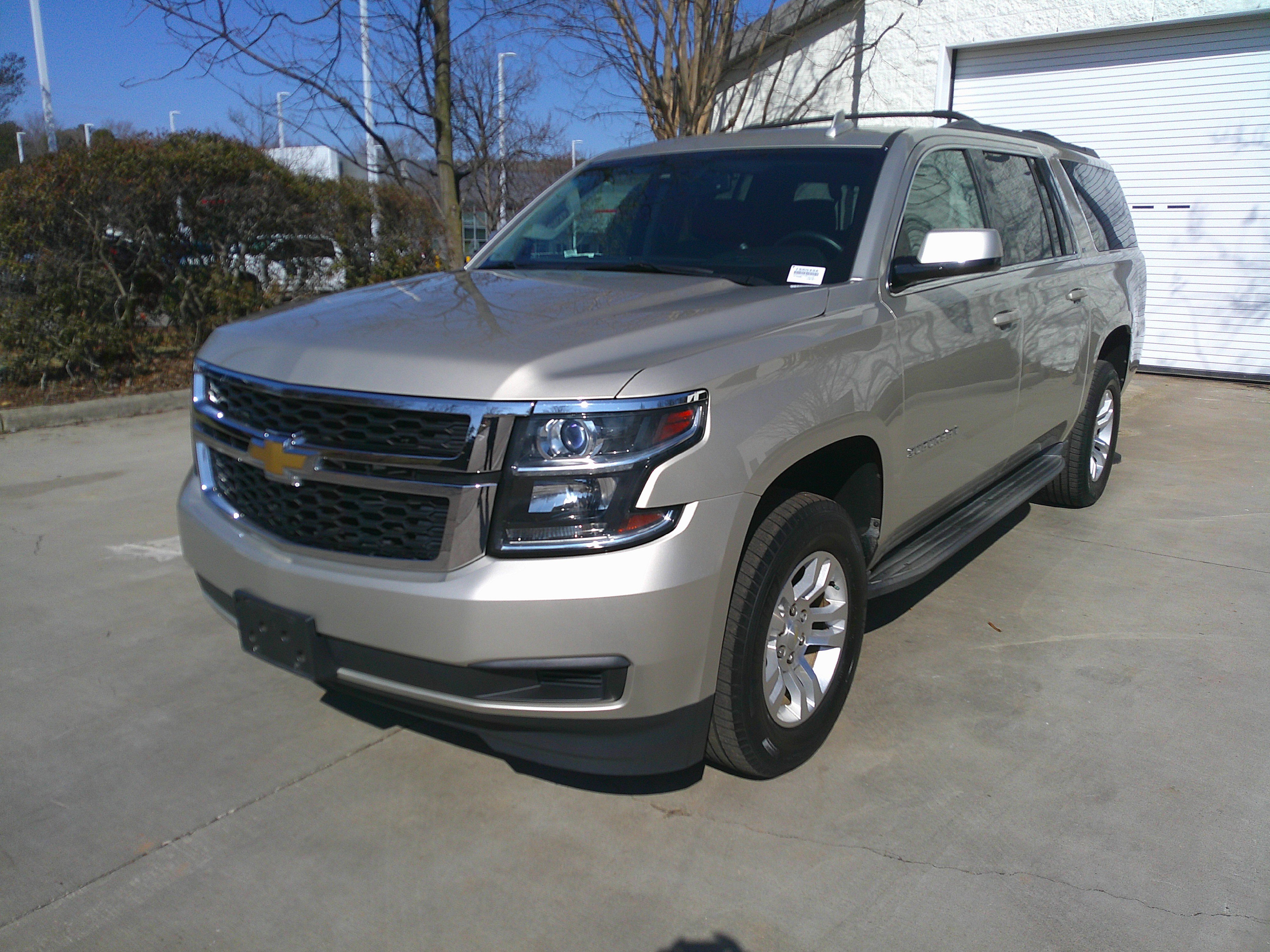 Used 2017 Chevrolet Suburban LT image 6