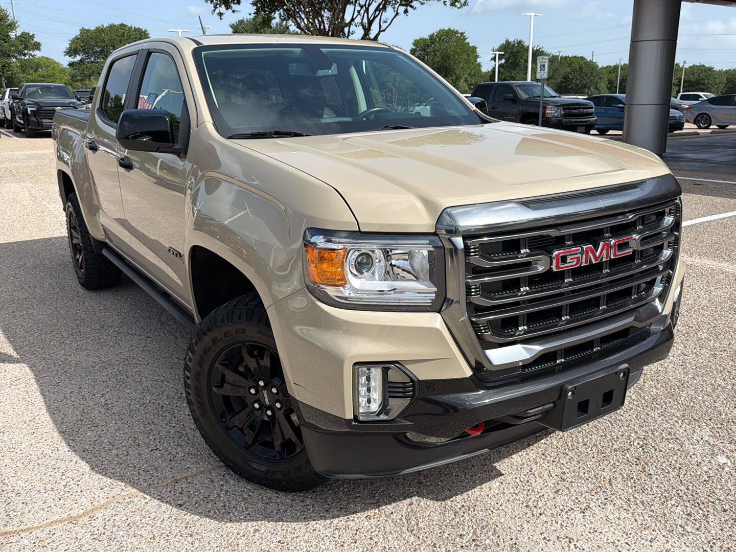 Used 2022 GMC Canyon AT4 AWD/4WD image 1
