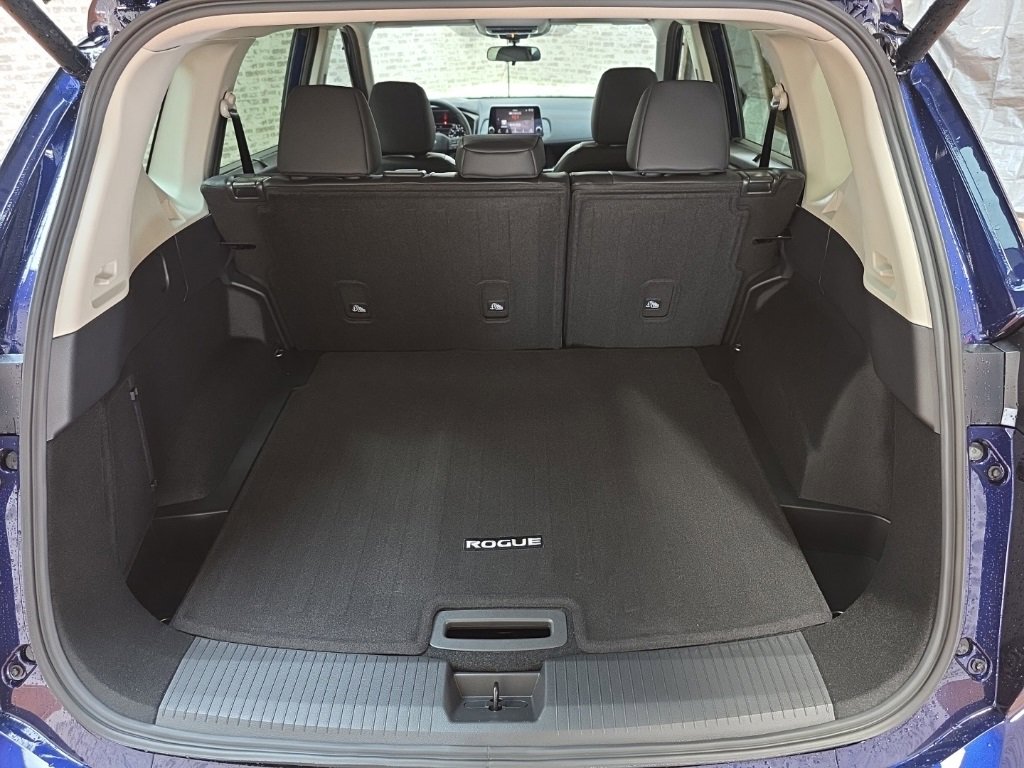 Used 2026 Nissan Rogue SV w/ SV Premium Package image 15