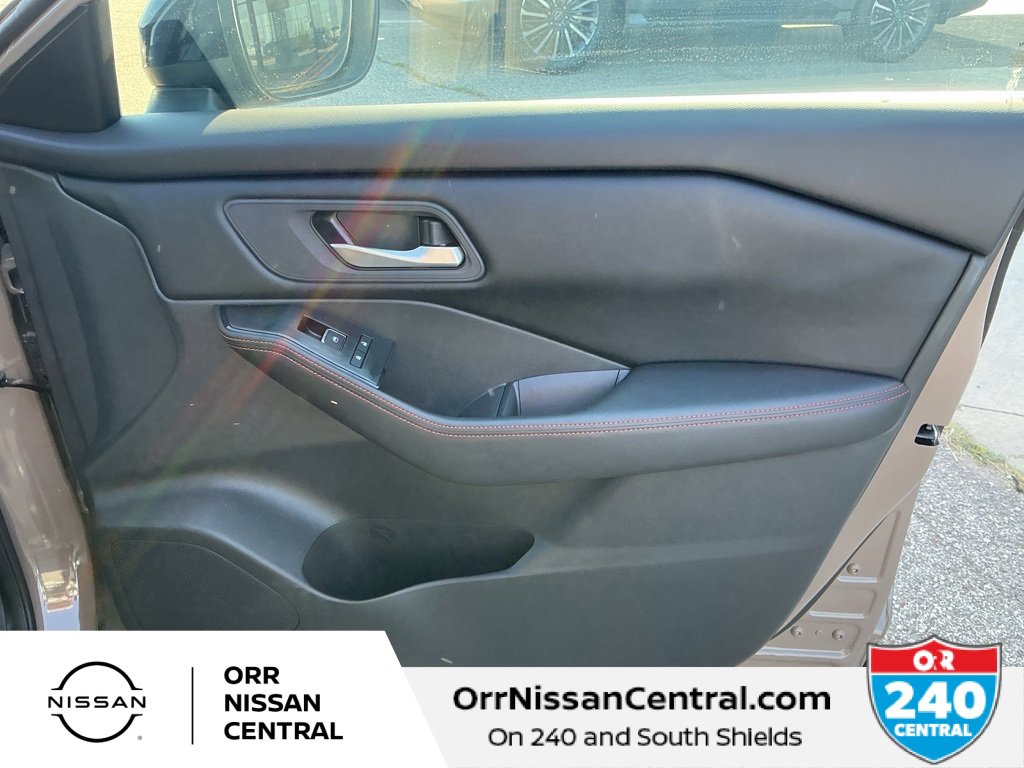 Used 2025 Nissan Rogue SV w/ Rock Creek Premium Package image 10
