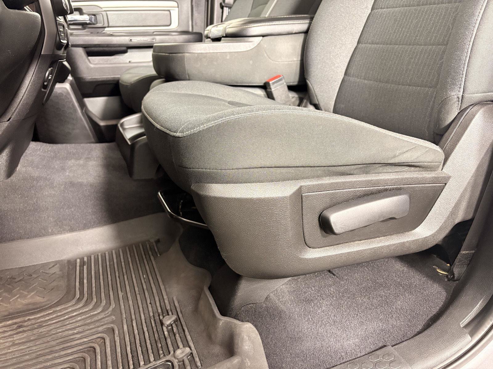 Used 2022 RAM 1500 Classic Warlock AWD/4WD image 13