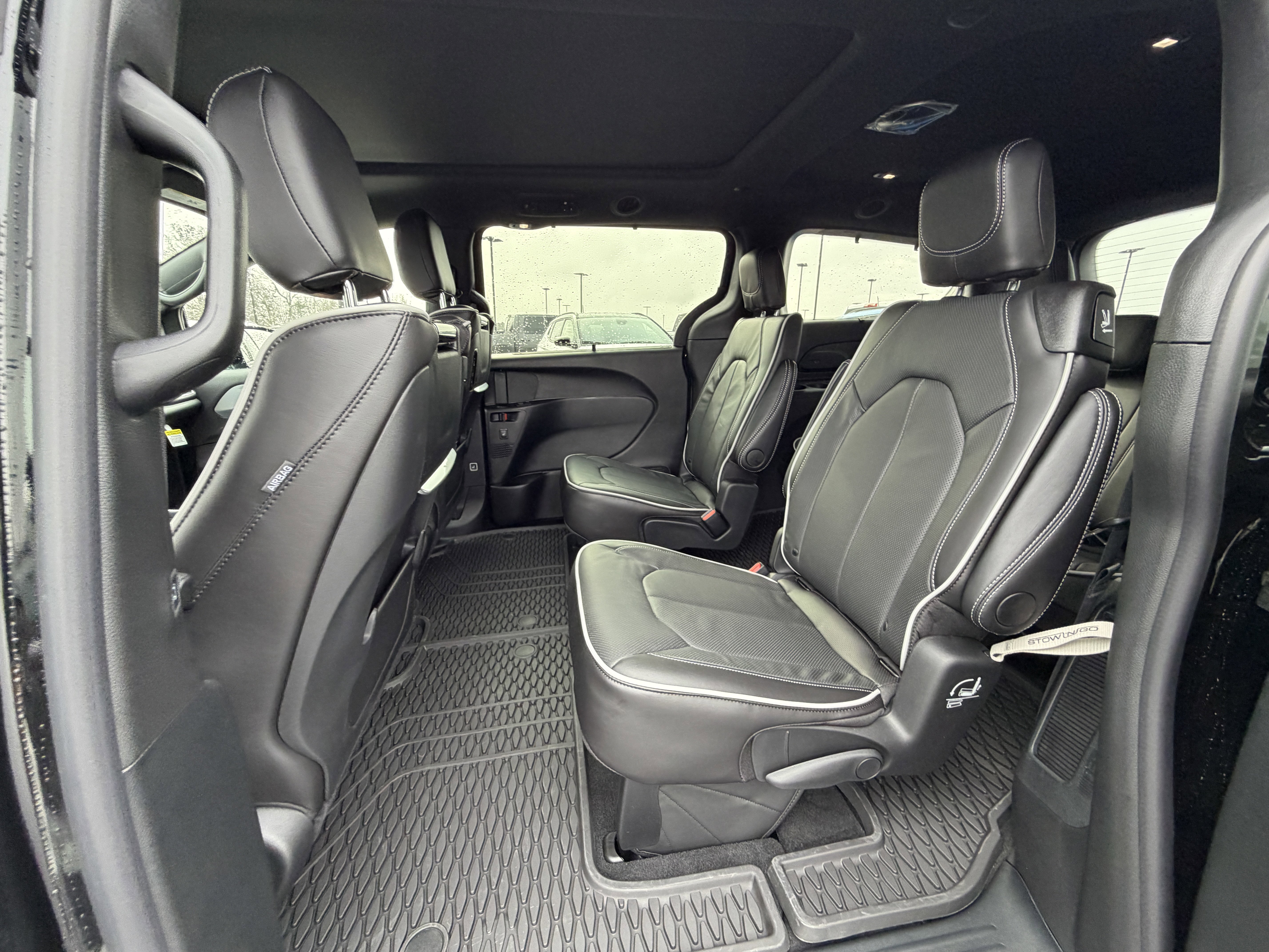 New 2026 Chrysler Pacifica Limited w/ Uconnect Theater Family Group image 12