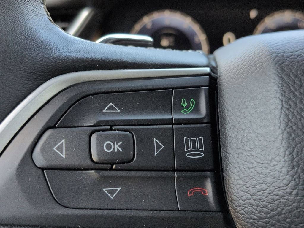 Used 2022 Jeep Grand Cherokee Altitude AWD/4WD image 12