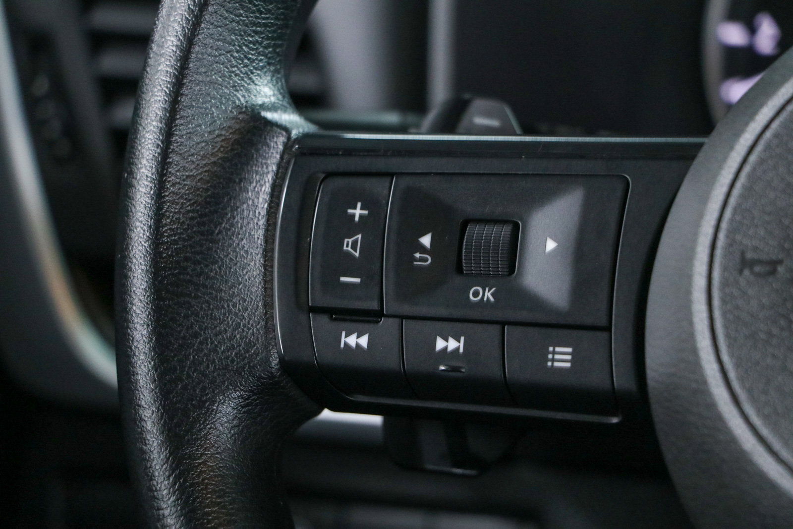 Used 2024 Nissan Rogue SV AWD/4WD image 13