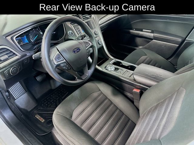 Used 2017 Ford Fusion SE FWD image 10