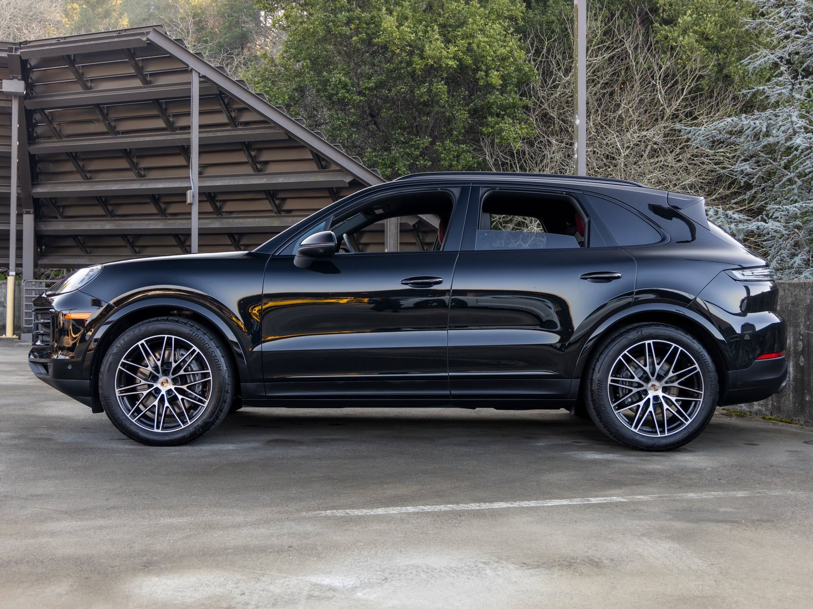 Certified 2025 Porsche Cayenne image 2