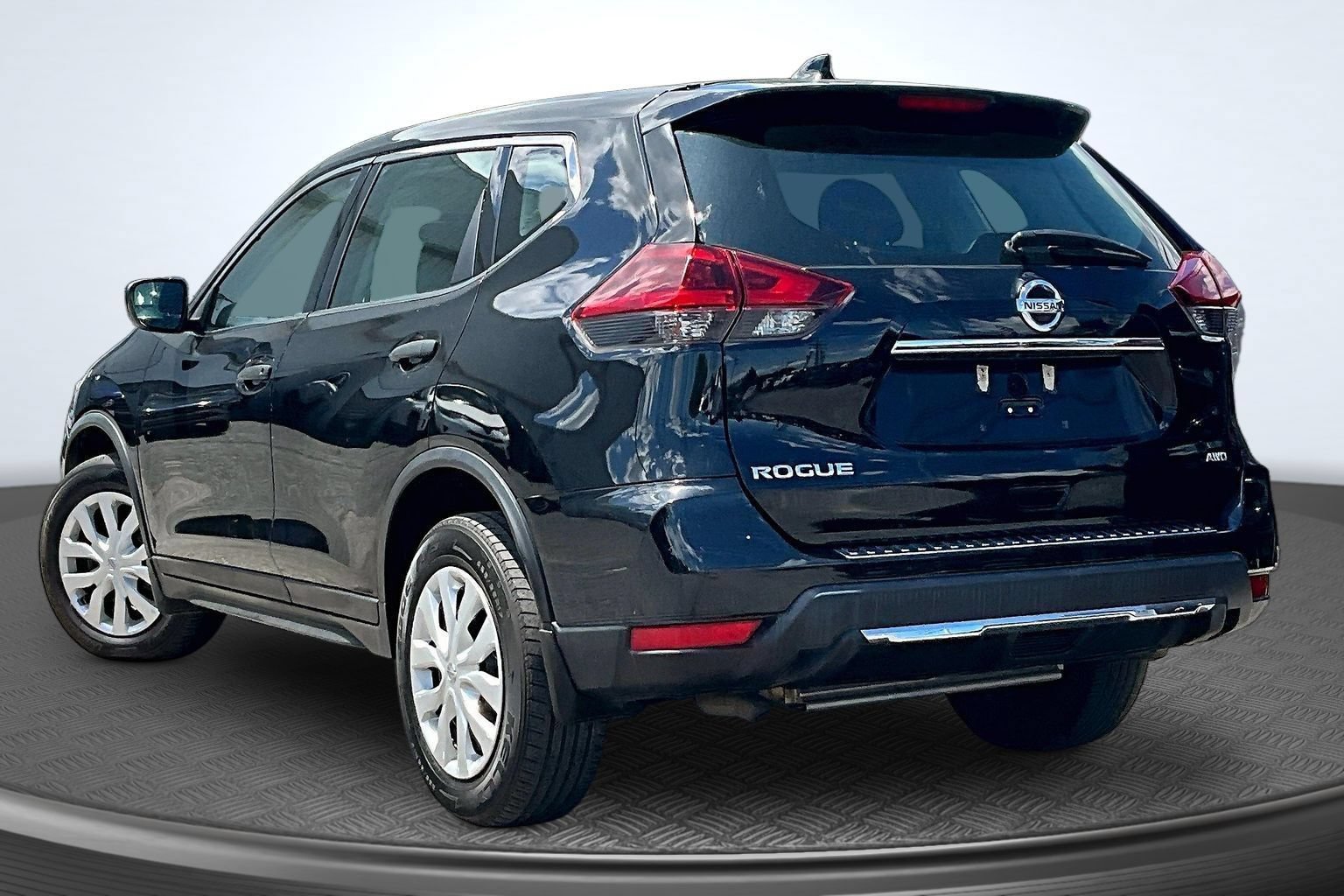 Used 2019 Nissan Rogue S AWD/4WD image 3