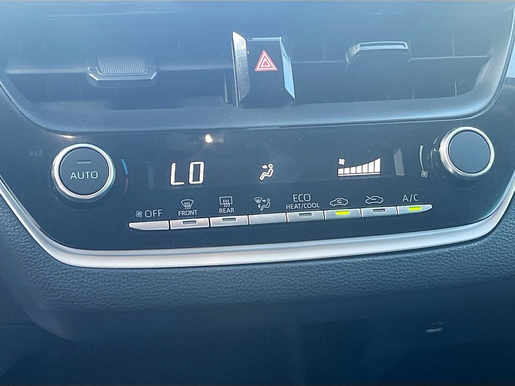 Used 2025 Toyota Corolla LE FWD image 16