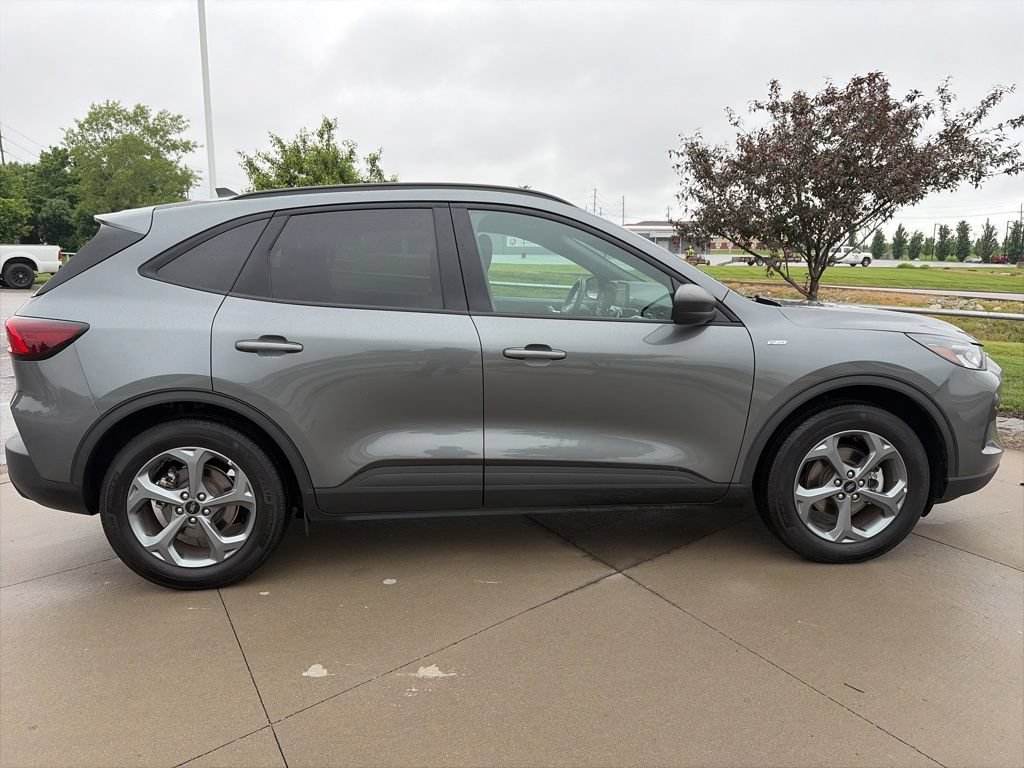 Used 2025 Ford Escape ST-Line FWD image 17
