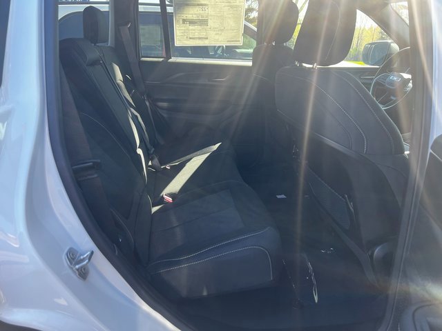 New 2025 Jeep Grand Cherokee Laredo X w/ Luxury Tech Group I image 12