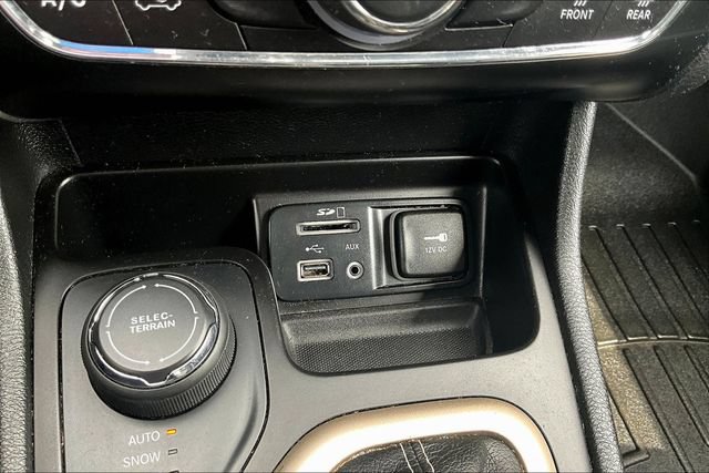 Used 2017 Jeep Cherokee Limited AWD/4WD image 16