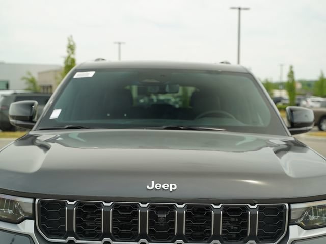 New 2026 Jeep Grand Cherokee Limited w/ Luxury Tech Group II AWD/4WD image 38