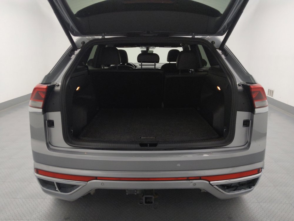 Used 2020 Volkswagen Atlas Cross Sport SE w/ Panoramic Sunroof Package FWD image 29