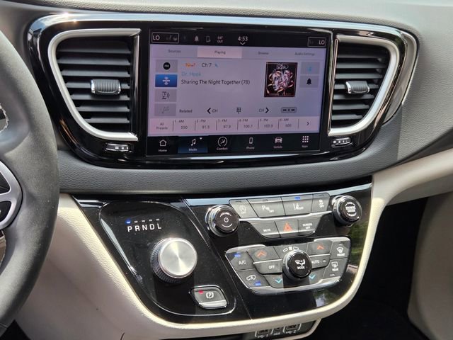 Used 2023 Chrysler Pacifica Touring-L FWD image 21