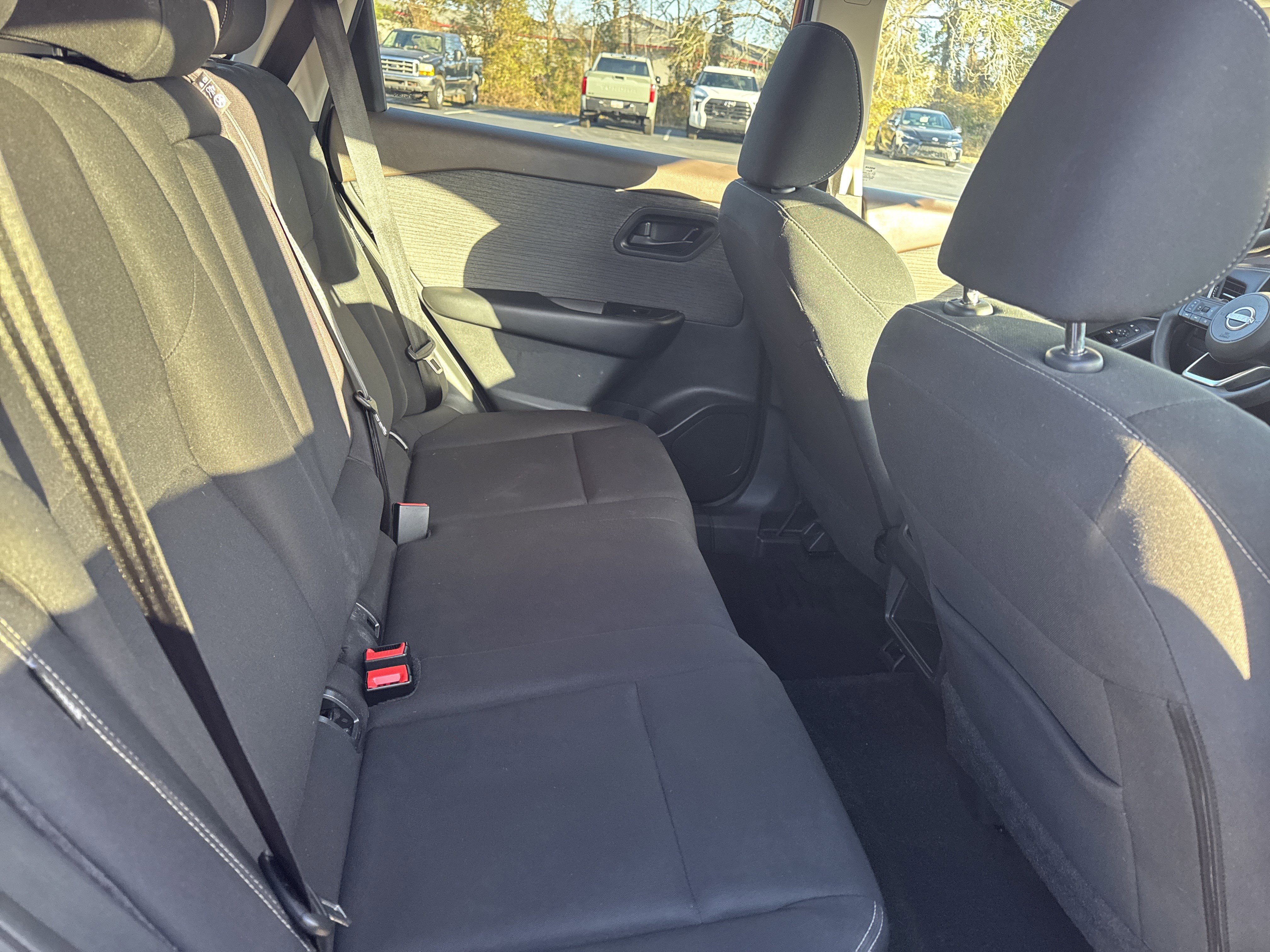 Used 2023 Nissan Rogue S image 29