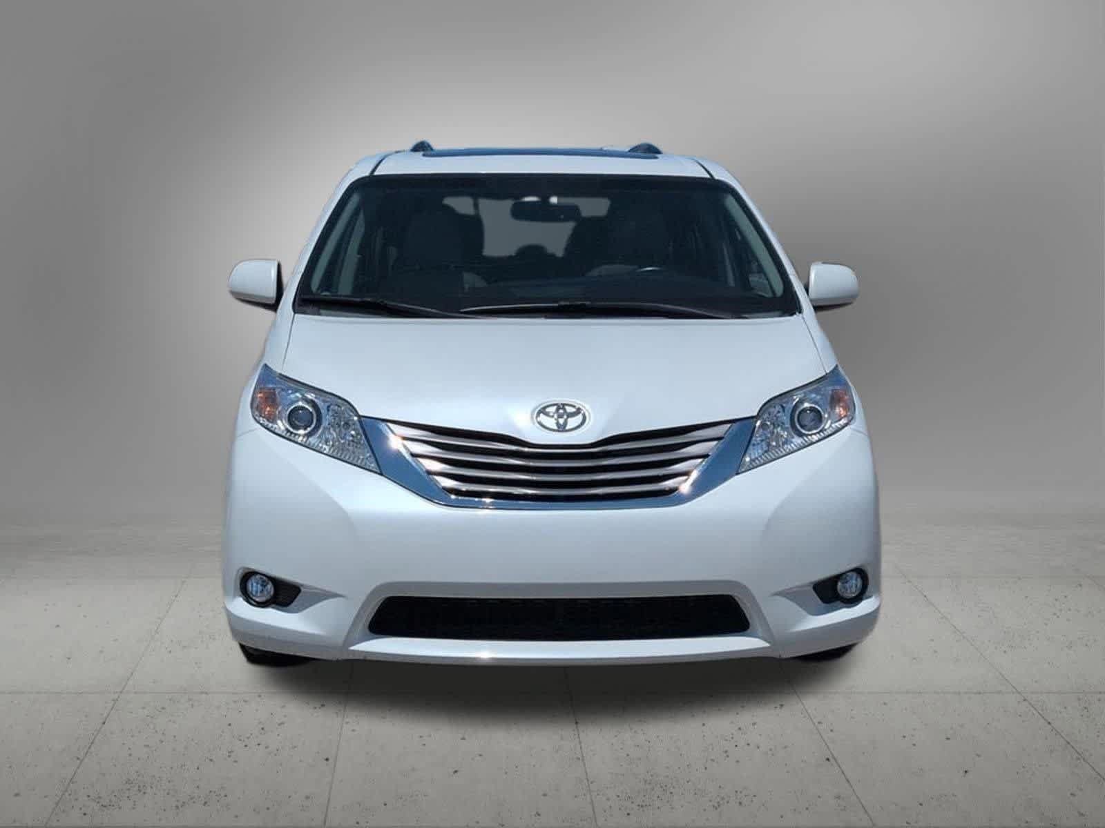 Used 2015 Toyota Sienna XLE FWD image 9