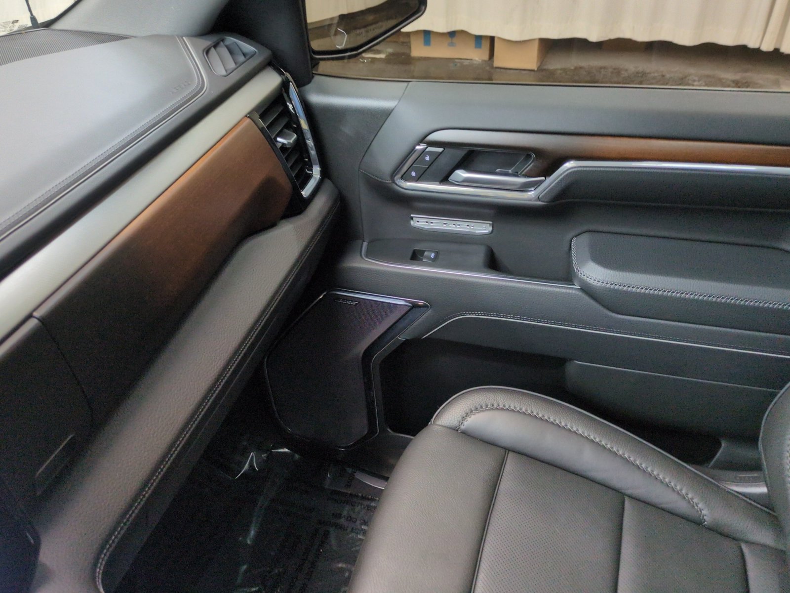 Used 2025 GMC Sierra 1500 Denali w/ Denali Reserve Package AWD/4WD image 23