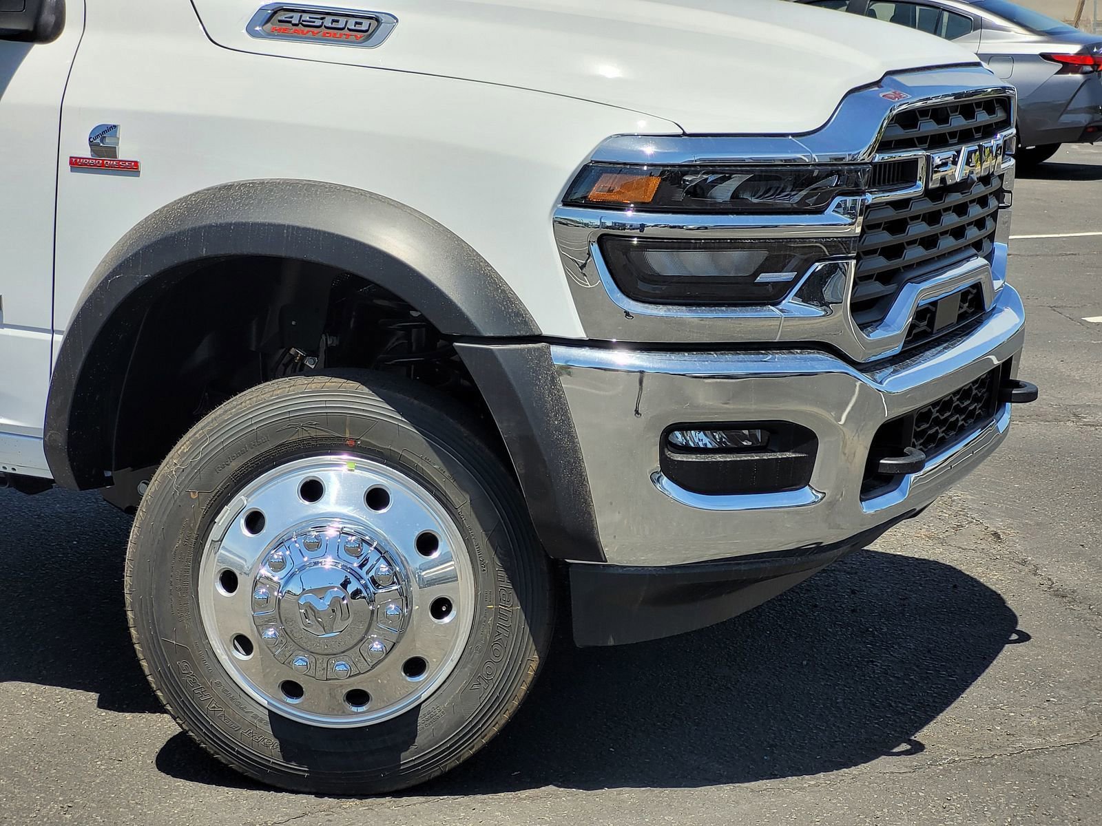 New 2025 RAM 4500 4x4 Crew Cab DRW image 3