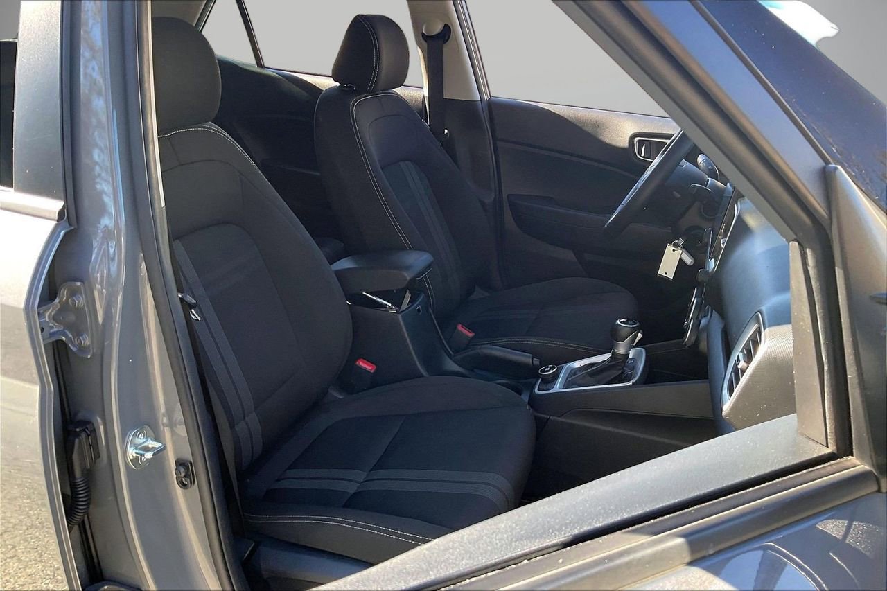 Used 2023 Hyundai Venue SEL w/ Cargo Package image 22