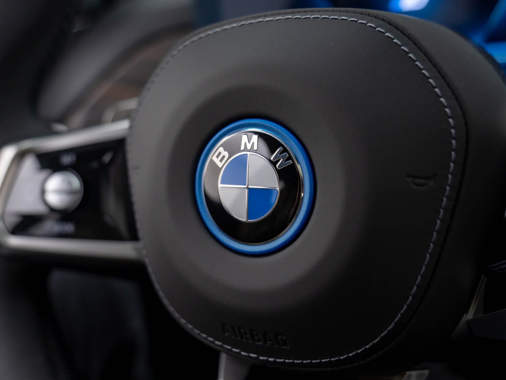 Certified 2025 BMW i7 xDrive60 image 23