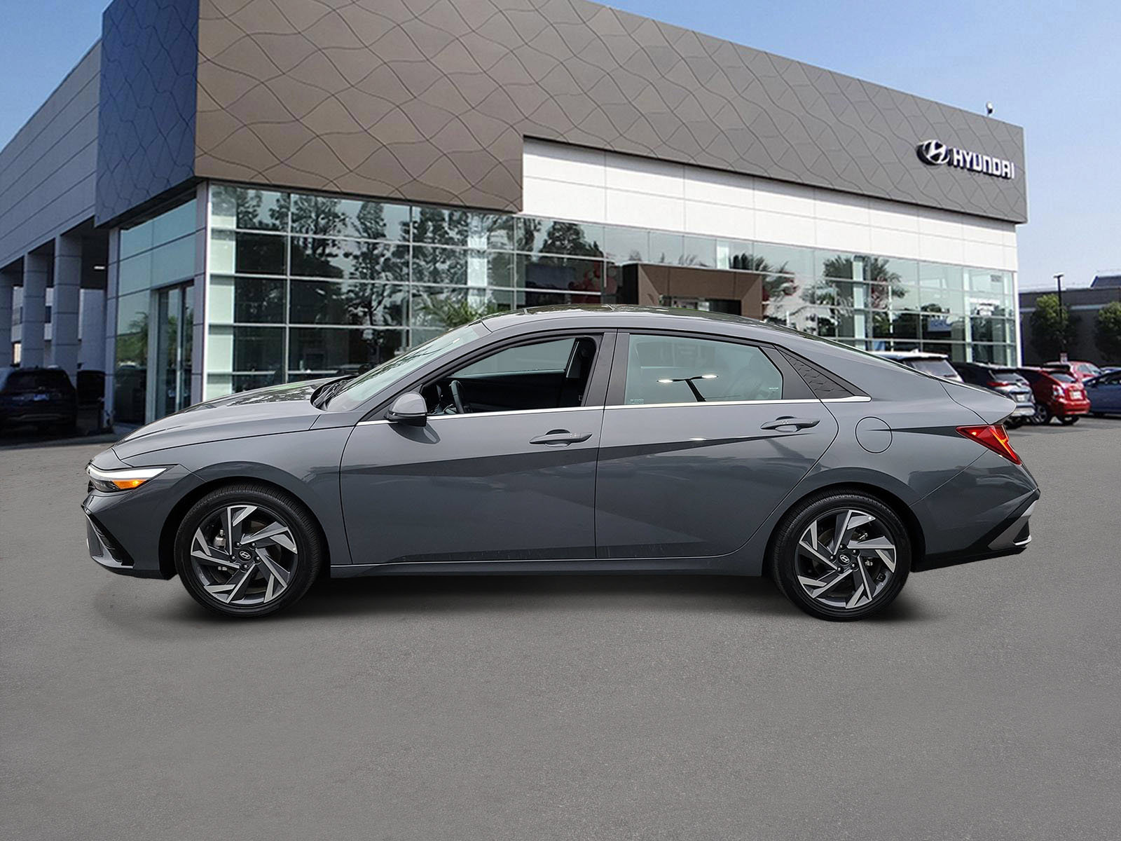 Certified 2025 Hyundai Elantra Limited FWD image 3