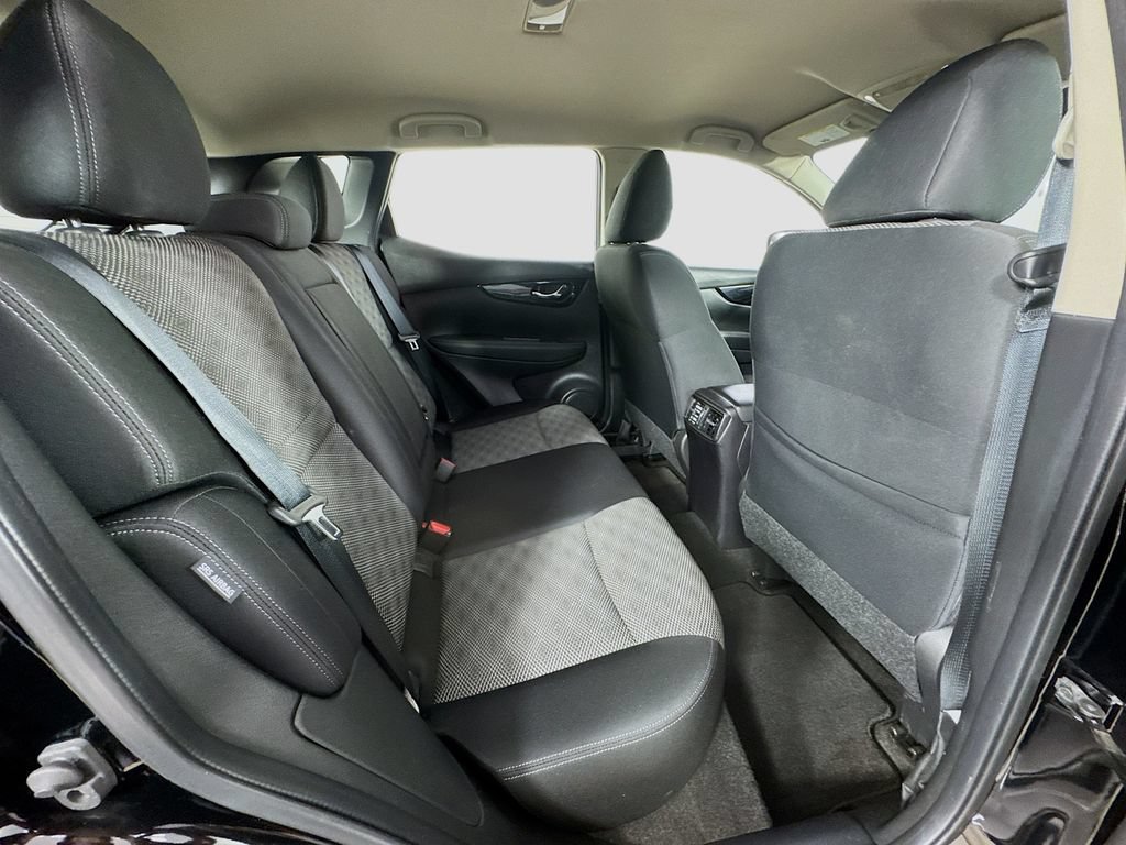 Used 2020 Nissan Rogue Sport SV AWD/4WD image 29