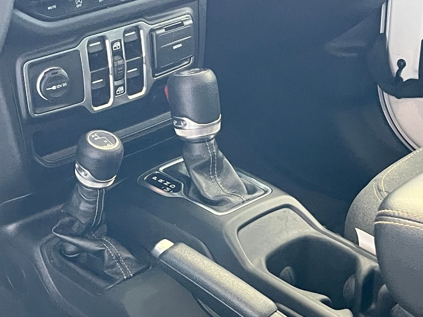 Used 2025 Jeep Wrangler Sahara image 41